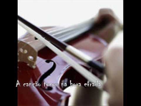 A canção tocou na hora errada