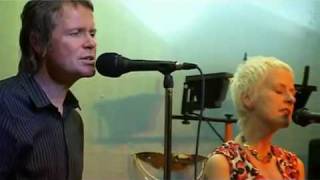 Chumbawamba%20perform%20%27El%20Fusilado%27%20at%20the%20South%20Bank%20Club%20Bristol.mp4