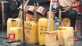 Le titre "Ra le yab ye" de Sœur Anna Marie Kaboré est revisité avec humour par le trio Zēem Zēndo