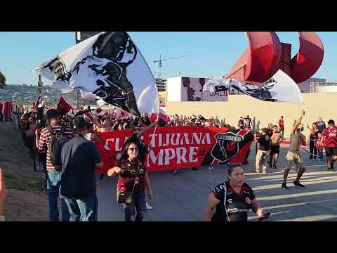 "Caravana de la MasakR3 - Xolos" Barra: La Masakr3 • Club: Tijuana • País: México