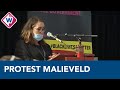 Demonstranten op Malieveld in Den Haag knielen voor slachtoffers van geweld - OMROEP WEST
