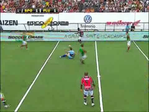 Juiz é derrubado durante semifinal do Campeonato Brasileiro de Showbol 2011