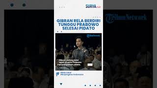 Sikap Sopan Gibran Rela Berdiri Sabar Tunggu Prabowo Pidato hingga Jemput saat Turun Panggung