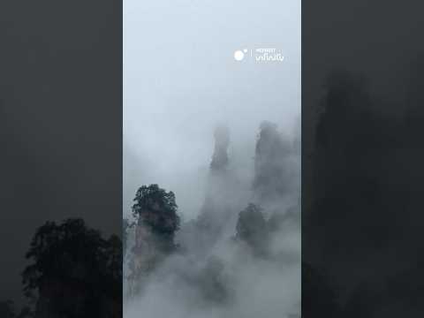 Un espectacular ‘mar de nubes’ engulle Zhangjiajie, en China.