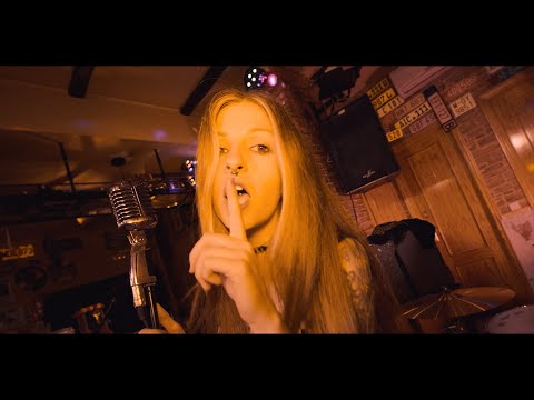 Laura Dsk - En tu Casa