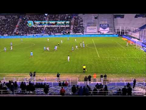 Ocasión de Caraglio. Vélez 0 Arsenal 0. Fecha 2. Torneo Inicial 2013. Fútbol Para Todos