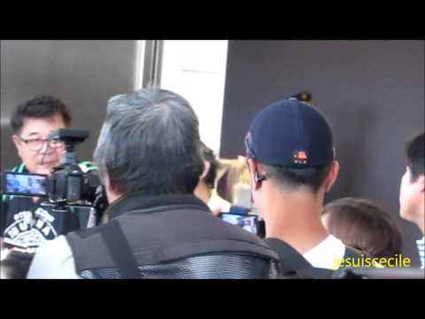 130724 - Flower grandpa in Taiwan Airport