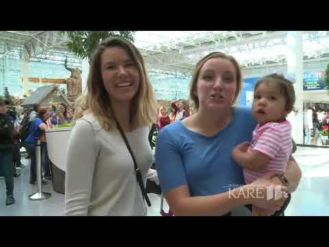 Carlo's Bakery of Cake Boss fame opens at MOA