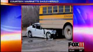 preview picture of video 'Stephenson car/bus crash'