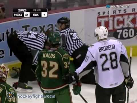 Jaime Sifers vs Brett MacLean Apr 8, 2010