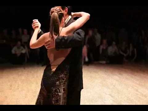 Bajo el cono Azul - Floreal Ruìz