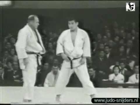 Judo Tokyo 1964 Kaminaga JPN   Petherbrifge GBR