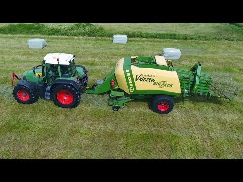 Vierkante balen persen en wikkelen Fendt, Krone en McHale door loonbedrijf Vriezen Trekkerweb