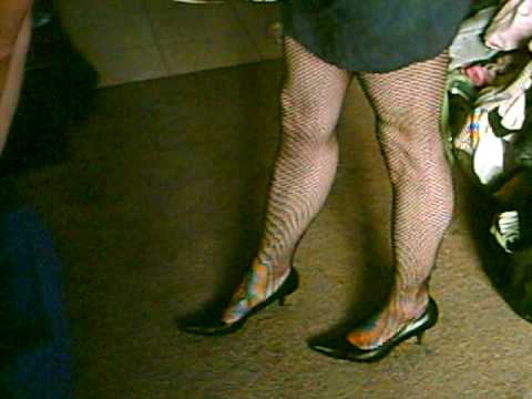 PEEPING TOM'S FANTASY !   ( female muscular calves ! ) Trixey Vixen