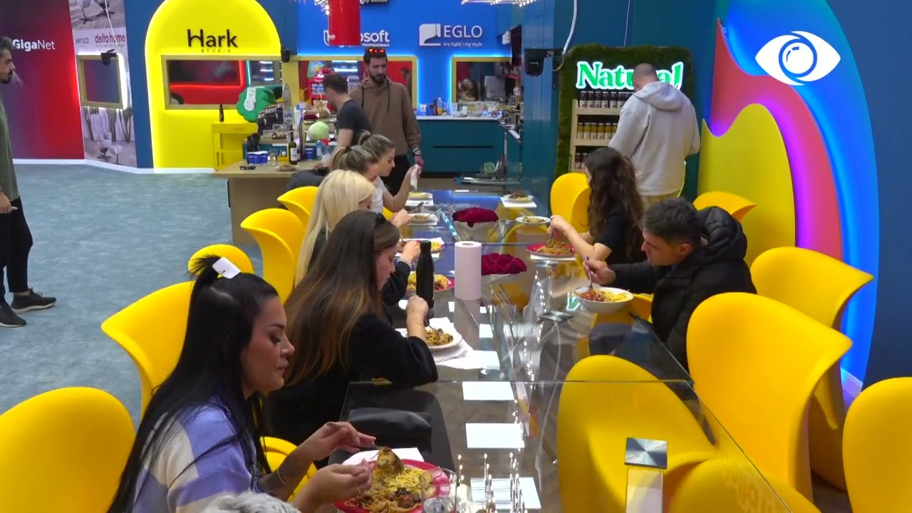 Banorët flasin me shenja/ Luizi i bën për të qeshur