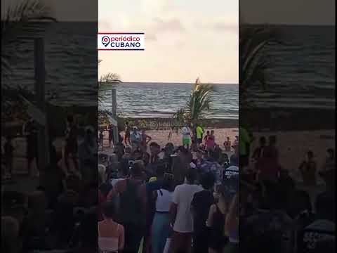 Dany Ome y Kevincito el 13 especulando ante el pueblo de Playa Baracoa, Bauta, provincia de Artemisa