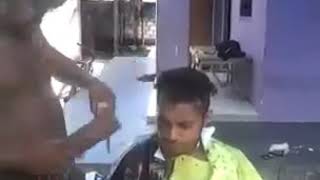 Download lagu Pangkas rambut menggunakan kapak mp3