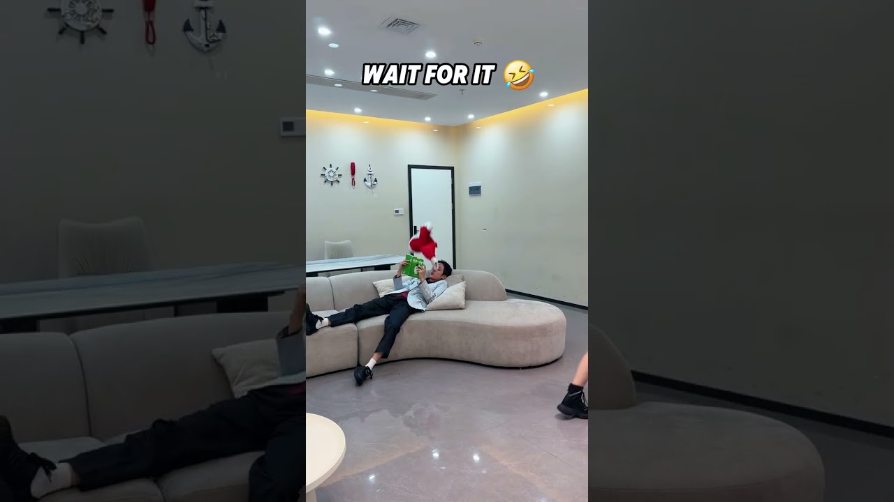 The clown's new clothes#joker #shorts