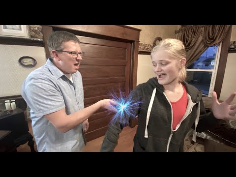★★★★★ Sabre Stun Gun Flashlight - How to Use PLUS Pepper Spray Distance Test from Self Defense