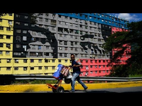 فنزويلا تحديد شهر أبريل موعدا للانتخابات الرئاسية ومادورو مستعد للترشح