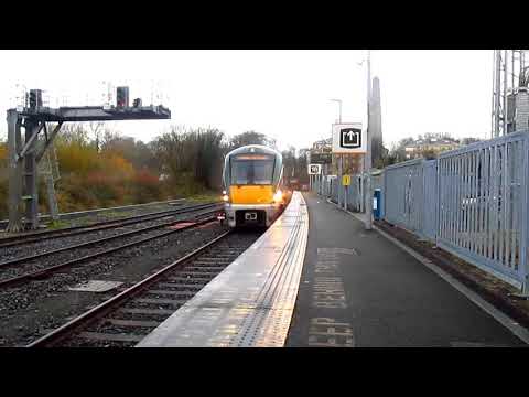 IE 22000 Class DMU/ICR Driver Change At Islandbridge