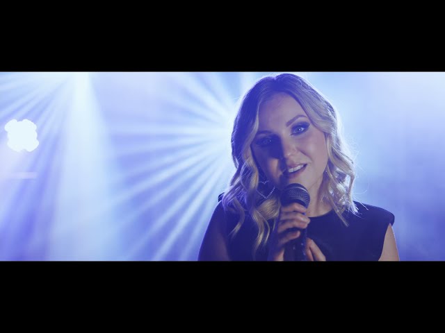 Alles Leuchtet von Natalie Holzner ((jetzt ansehen))