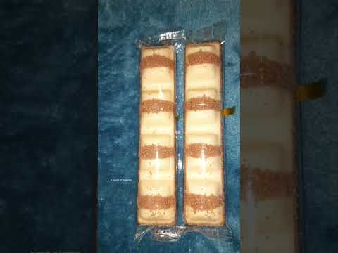 Unboxing Kinder Bueno White
