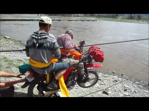 Дэлгэрмөрөн голыг гаталж байгаа нь