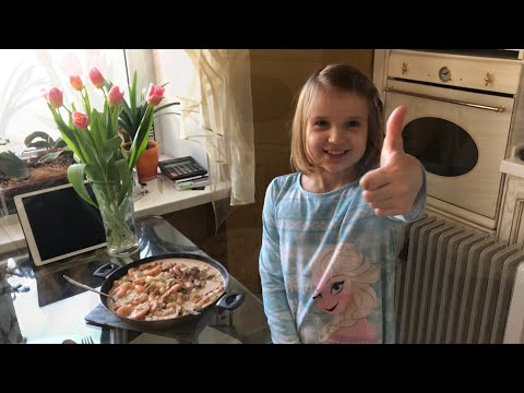 2019.03.07 Tana is cooking seafood risotto