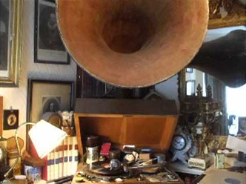 "Scherzo" (Arenski) Violin Solo played By  M Michael Zacharewitsch HMV B613