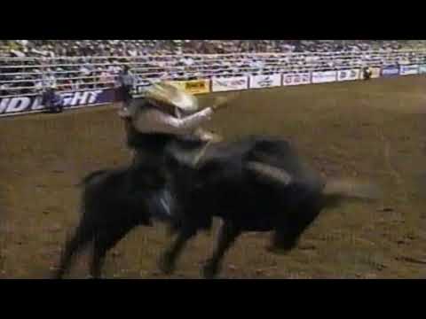 Adriano Moraes vs Wild Thing - 96 PBR San Antonio (87 pts)