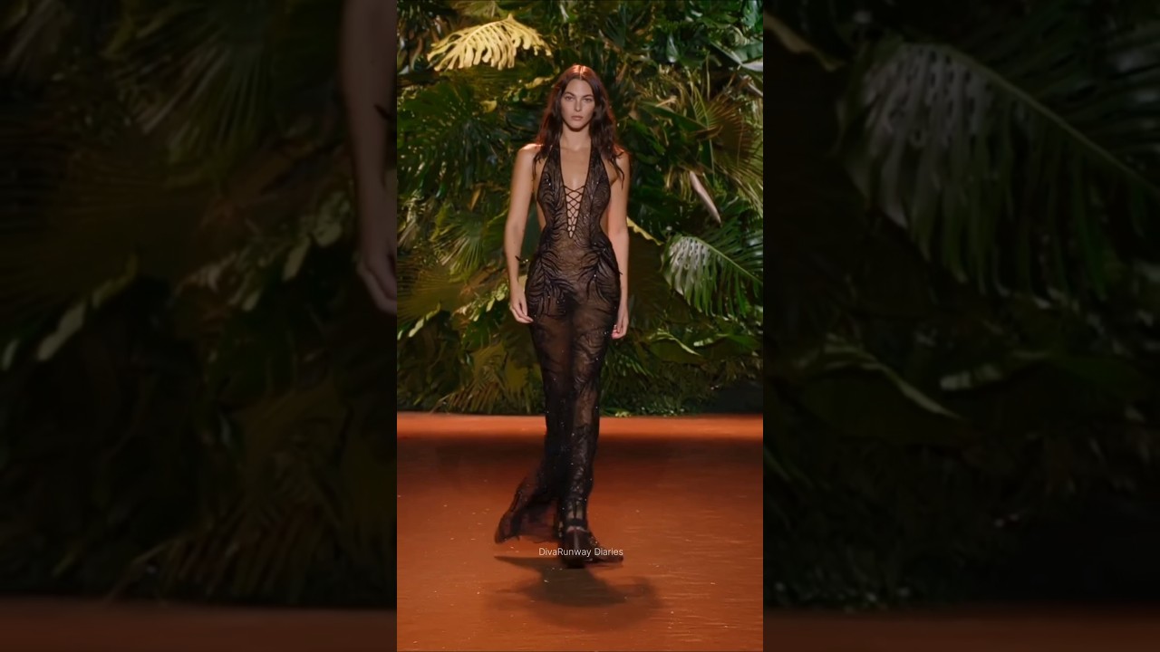Vittoria Ceretti’s BEST Walk for Roberto Cavalli🔥 #runway #fashion #model #VittoriaCeretti #catwalk