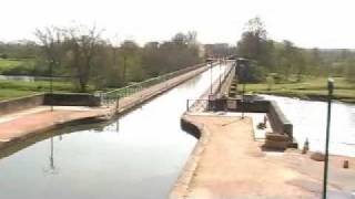 preview picture of video 'kanaalbrug over de Loire  Digoin'