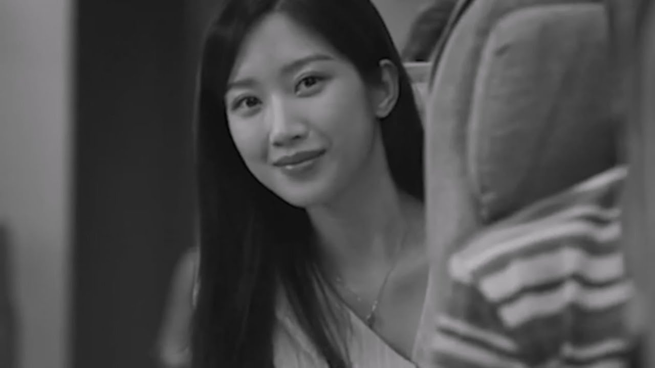임현정 - 사랑은 봄비처럼...이별은 겨울비처럼 (MV '만약에 우리' 2025) HD 뮤직비디오 썸네일