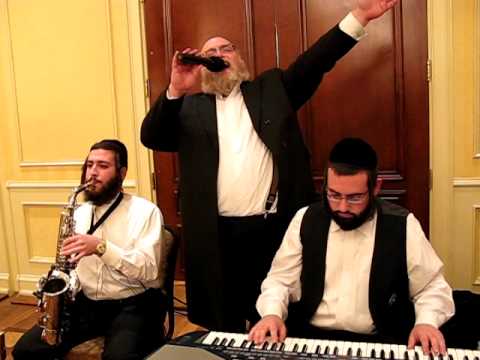 Michoel Schnitzler Singing Omar R' Akiva