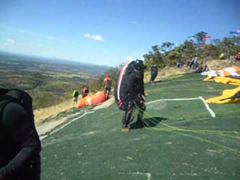 ACIDENTE NA DECOLAGEM  estilingada de NILSÂO EM JARAJUA.G-O 18-7-2012