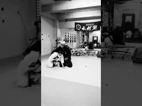 クロック ロック　　　　　　　　　　　極まらなければ、もっと回って極めに行くよ〜　　　　　　　　　　　　　　#裏十字　#サブミッション