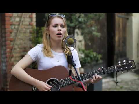 Poppy Rose - Let's Run Away | Swallow Sessions