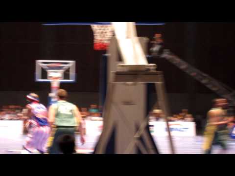 Harlem Globetrotters Passing and Alley-oop