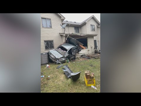 Car Crashes into Home in West Des Moines
