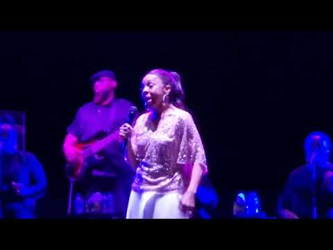 Gladys Knight (Don't change your mind) 27/5/23 Apollo manc. by peter kevan.