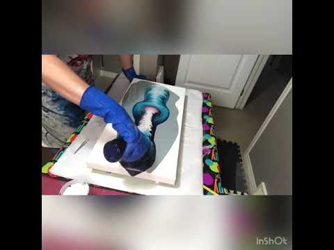 Lightning effects in this traveling acrylic pour!