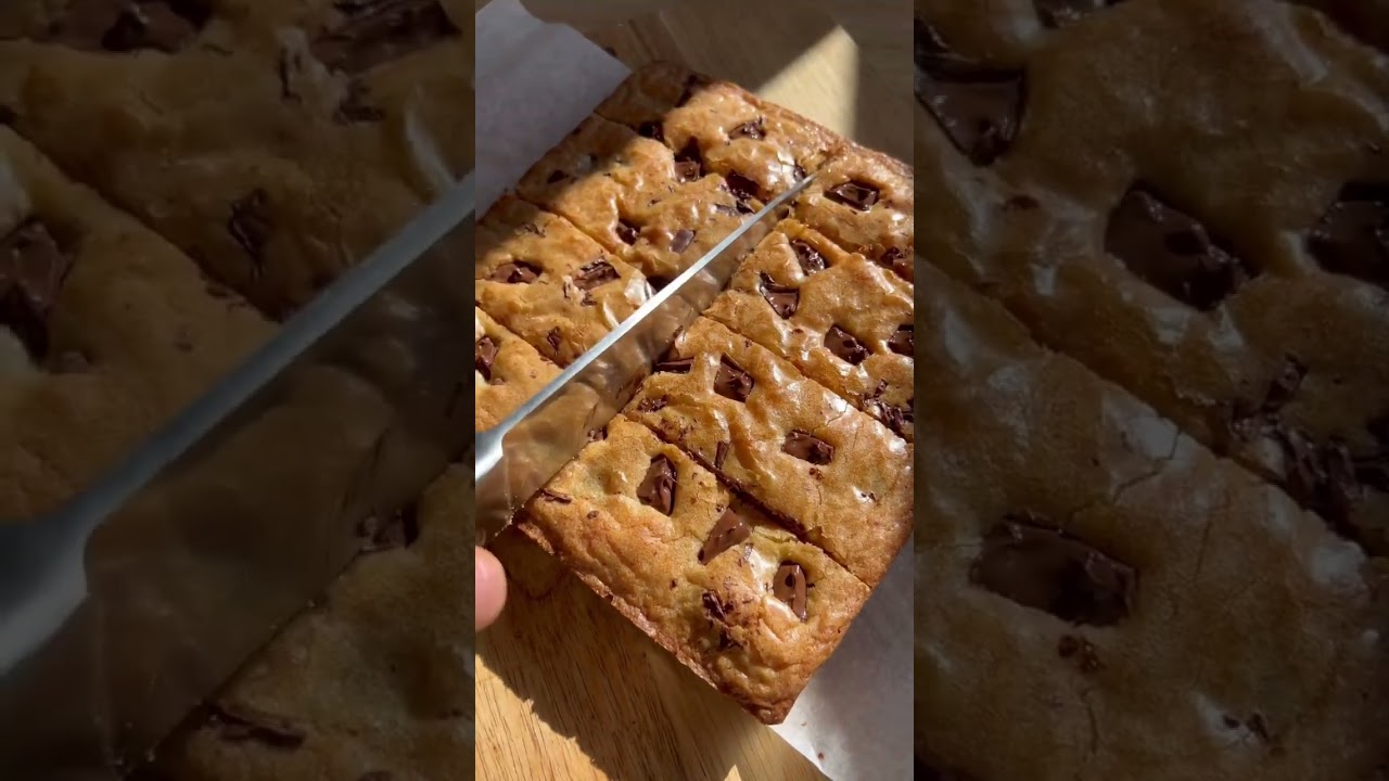 Watch Video: One Bowl Blondies! No mixer required😍 Recipe in comments👇🏽