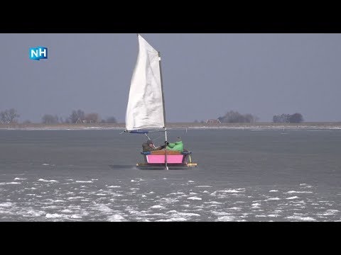 IJszeilers zoeven over bevroren Gouwzee: "Oppassen, want je verliest snel je grip"