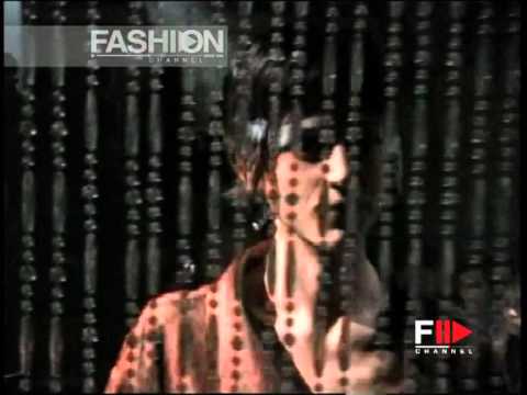 "Martin Margiela" Autumn Winter 2001 2002 Paris 1 of 3 pret a porter women by FashionChannel.mov