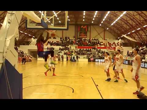 BC Dinamo Bucuresti vs Steaua CSM EximBank - Chris Cooper dunks