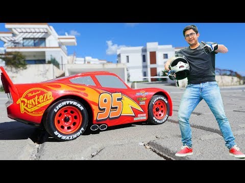 Şimşek McQueen. Nail Baba gerçek McQueen’i kullanıyor