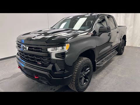 2024 Chevrolet Silverado 1500 Crew Cab Short Box 4-Wheel Drive LT Trail Boss in Black for sale at Davis GMC Buick Lethbridge in Lethbridge, AB