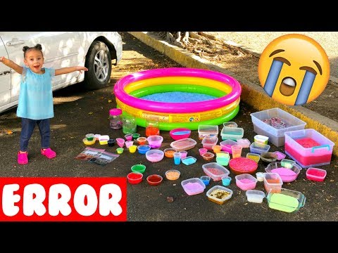 Mezclando mi Colección de SLIME 💦 en UNA PISCINA 🏊 en la CALLE 🚗