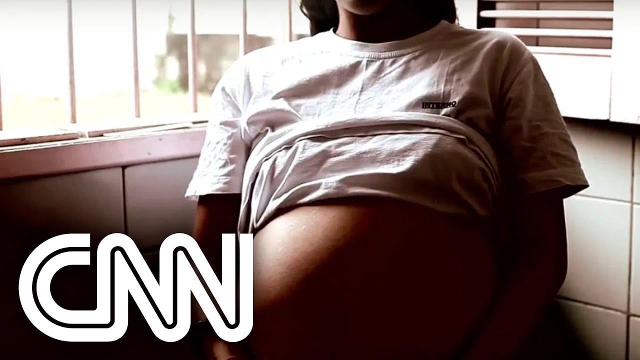 Queda na taxa de fecundidade brasileira tem impactos na economia | LIVE CNN